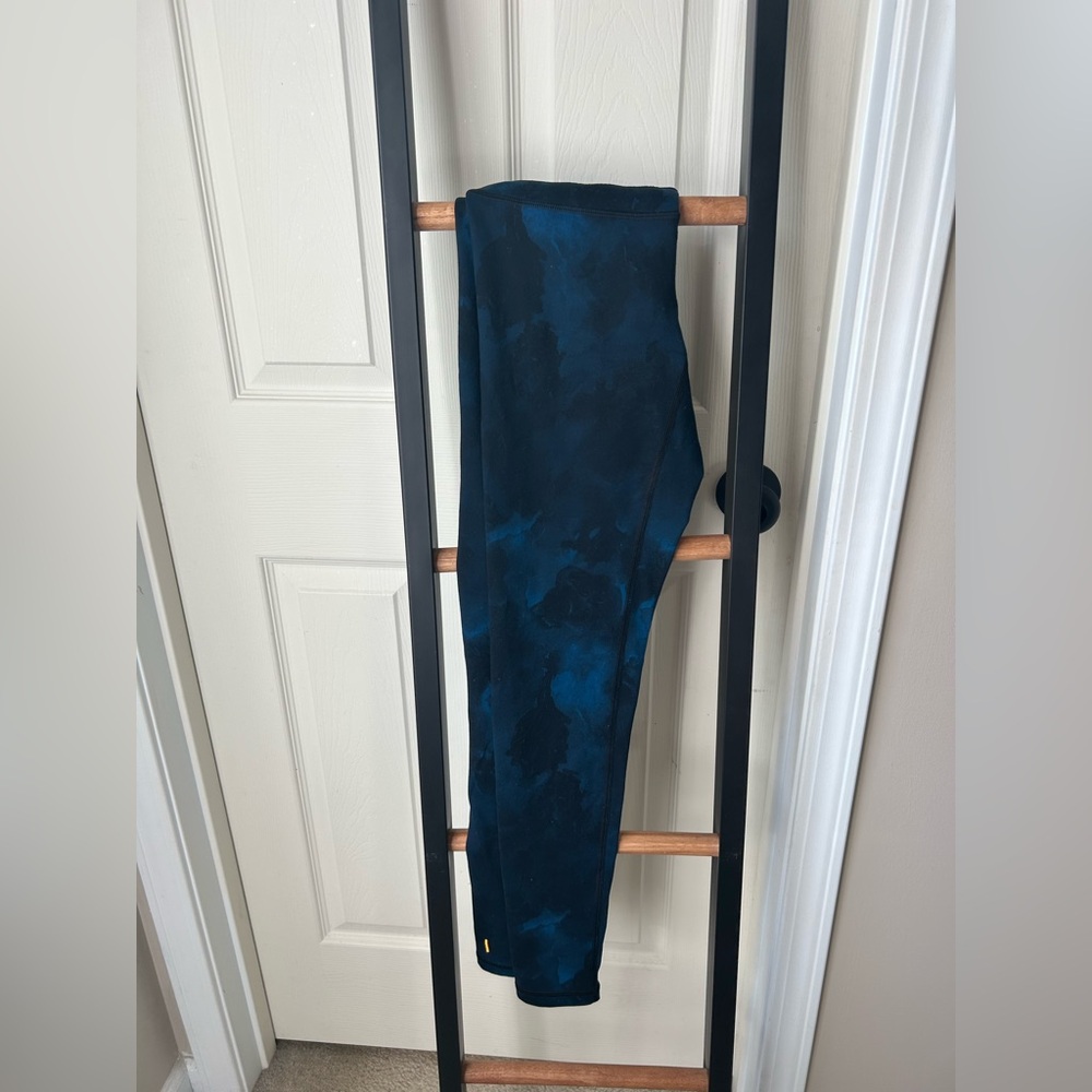 Lucy tie dye leggings size small